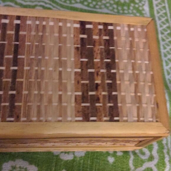 Vintage small wooden and straw weaved box - Picture 6 of 7